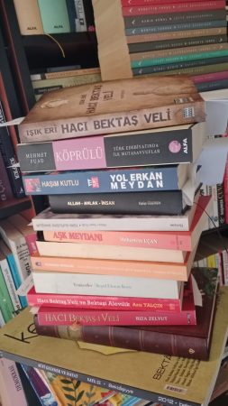 Murat Toprak yazıyı yazarken geniş bir kaynakça kullandı